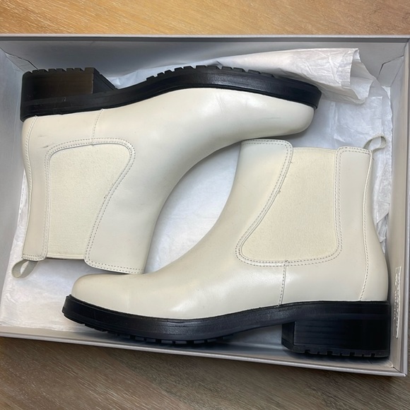 Everlane Shoes - EVERLANE WHITE COMBAT LIKE CHELSEA BOOTS 9